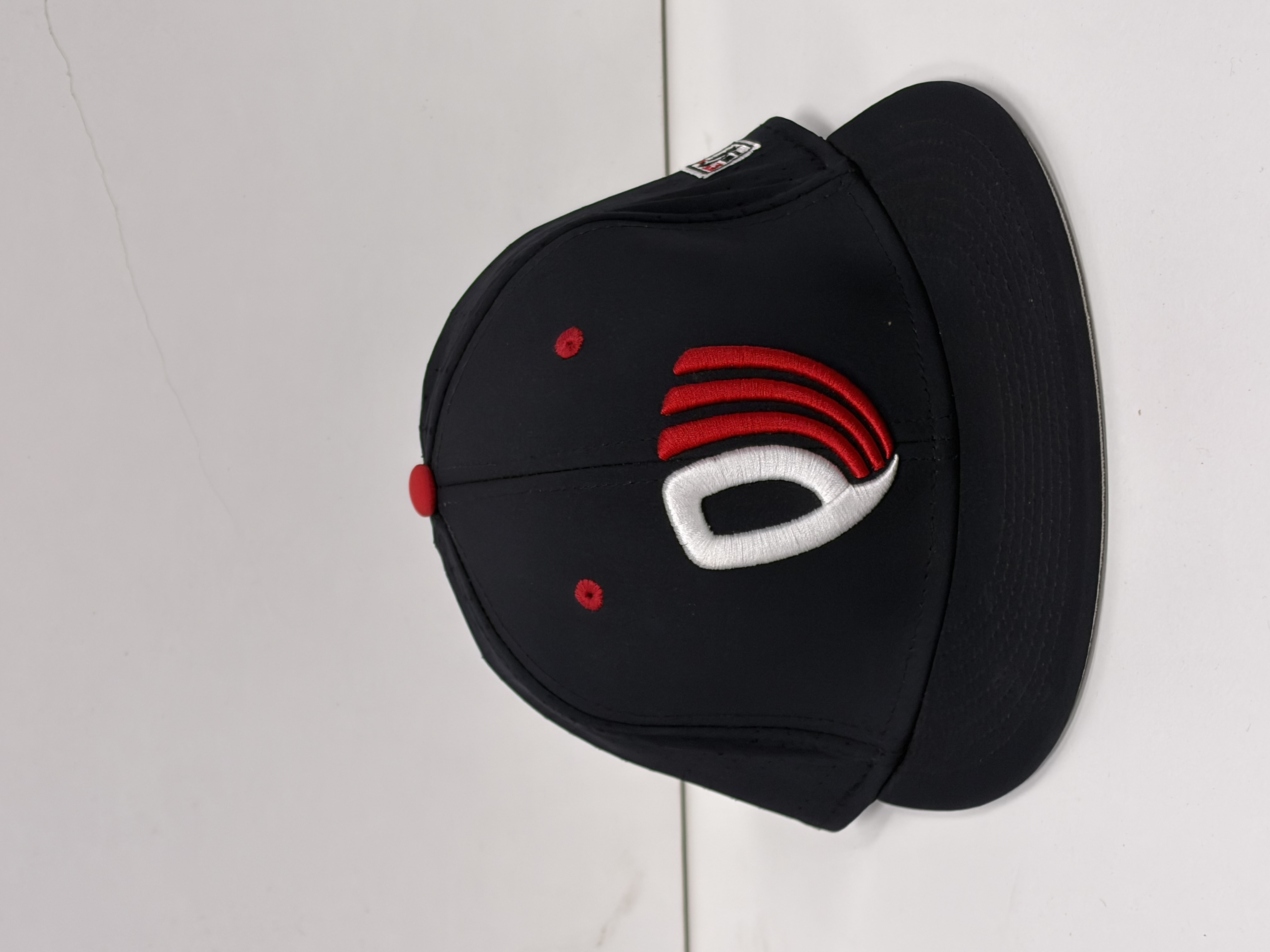 Hat / Black / White & Red PW Logo / Flat Bill / Fitted